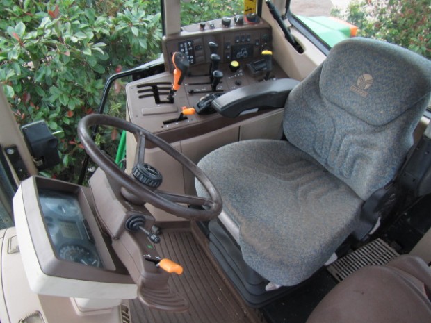 John Deere 6910S
