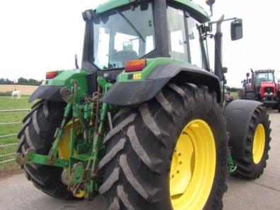 John Deere 6910S