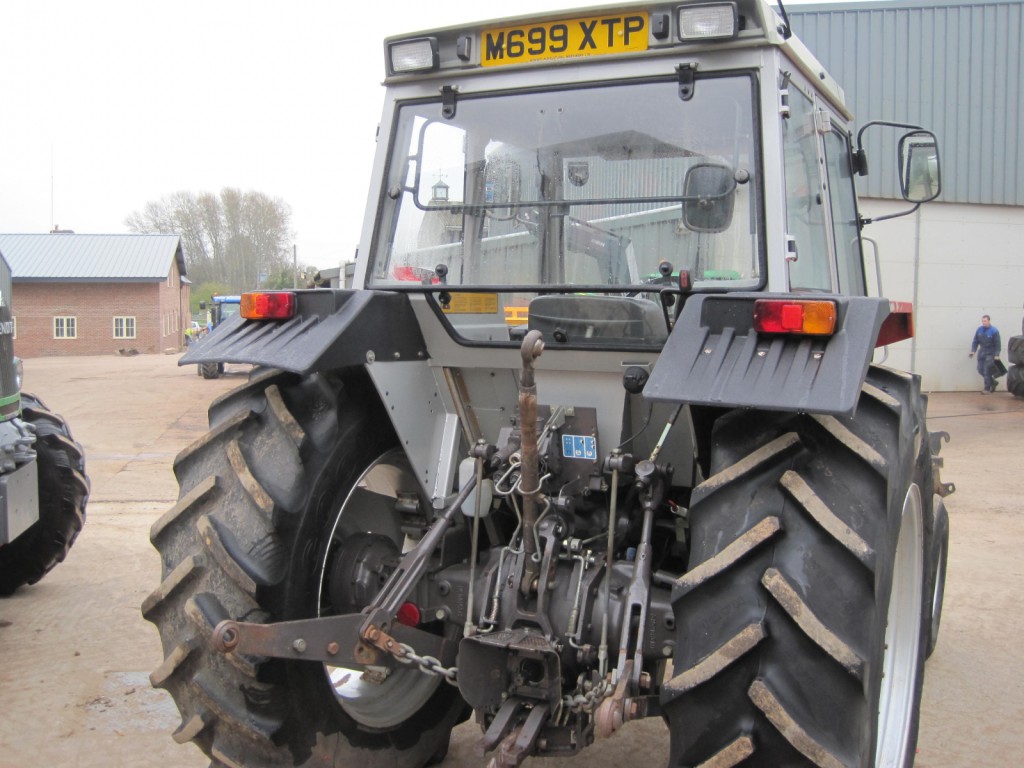 Massey Ferguson 390