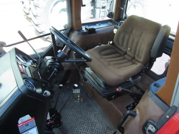 Massey Ferguson 690