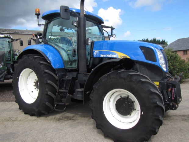 New Holland T7040