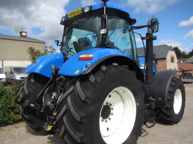 New Holland T7040