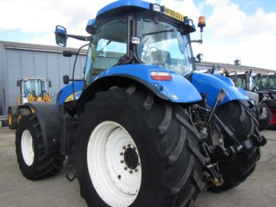 New Holland T7040