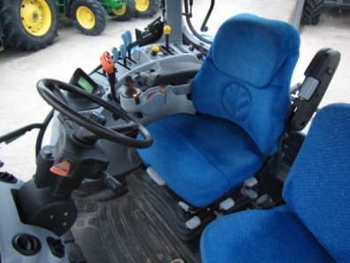 New Holland T7040
