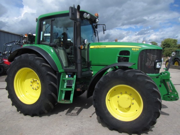John Deere 6930