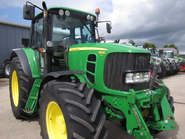 John Deere 6930