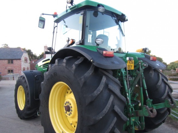 John Deere 7920