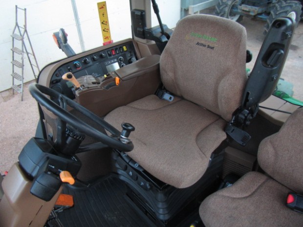 John Deere 7920