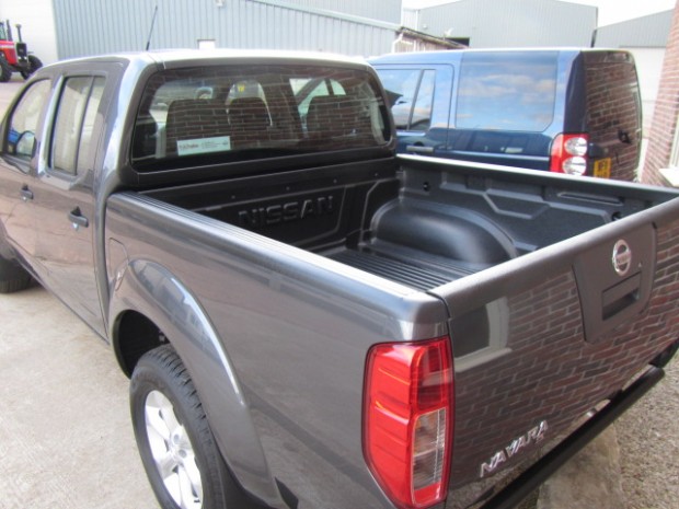 Nissan Navara Visia double cab pickup 2.5 DCi