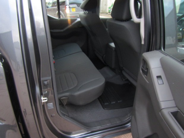 Nissan Navara Visia double cab pickup 2.5 DCi