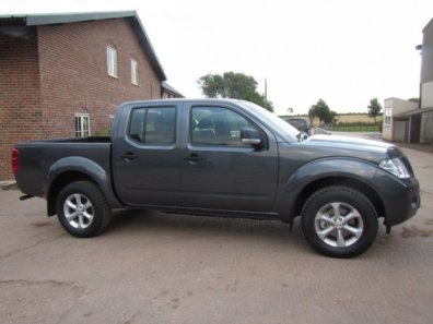 Nissan Navara Visia double cab pickup 2.5 DCi