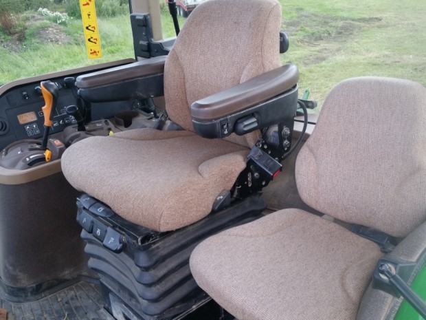 John Deere 7820
