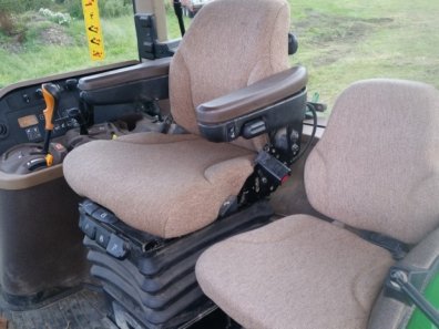 John Deere 7820