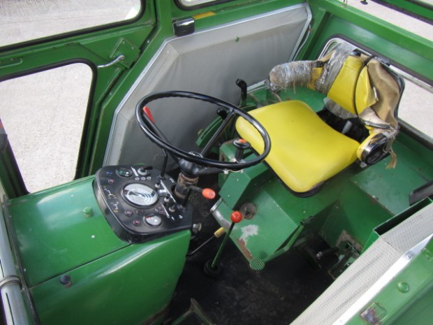 John Deere 3130