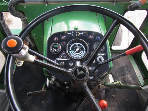 John Deere 3130