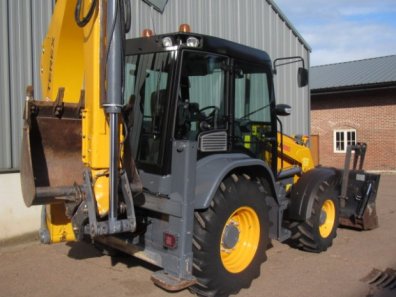 Terex TLB 890 wheeled digger