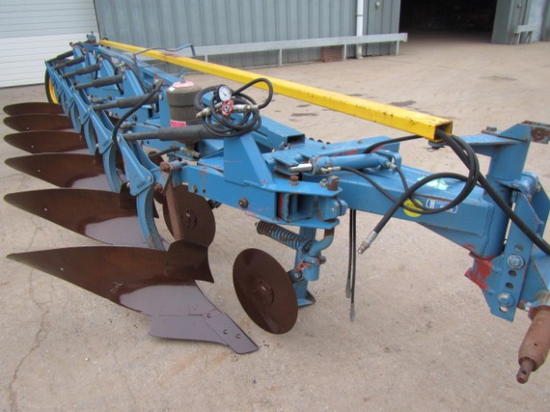 Overum 6 furrow conventional semi mounted plough