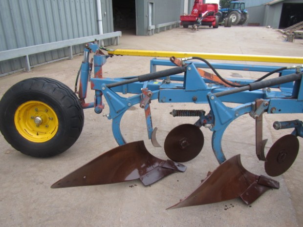 Overum 6 furrow conventional semi mounted plough