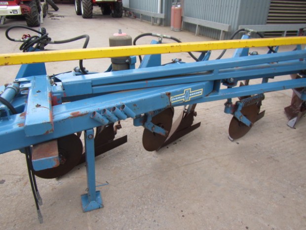 Overum 6 furrow conventional semi mounted plough