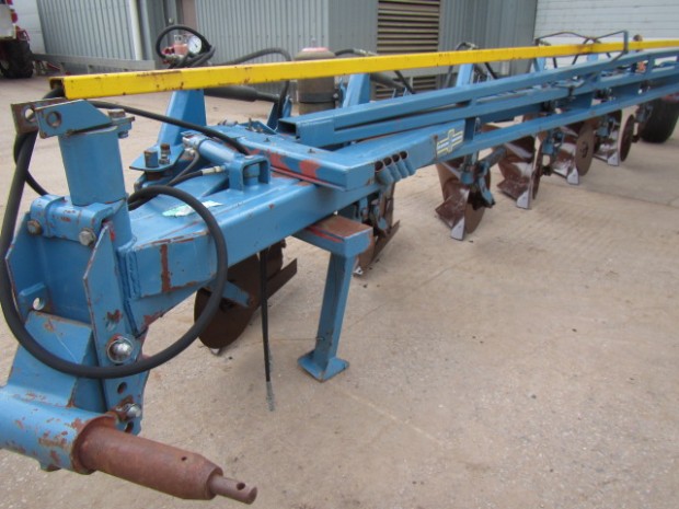 Overum 6 furrow conventional semi mounted plough