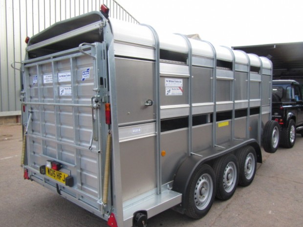 Ifor Williams TA510G3-14 tri-axle trailer