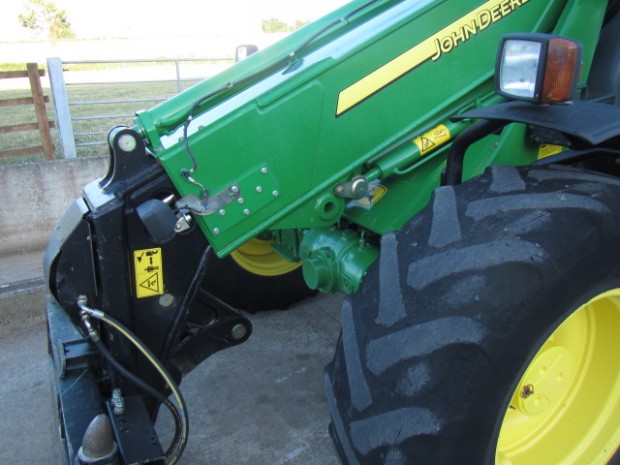 John Deere 3800