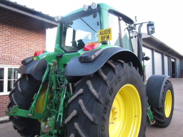 John Deere 7430