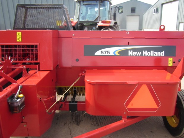 New Holland 575 baler