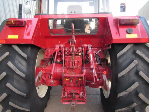 International 1056 XL