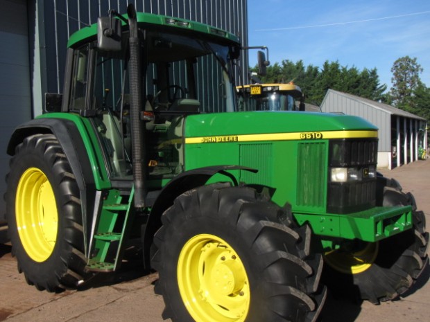 John Deere 6610