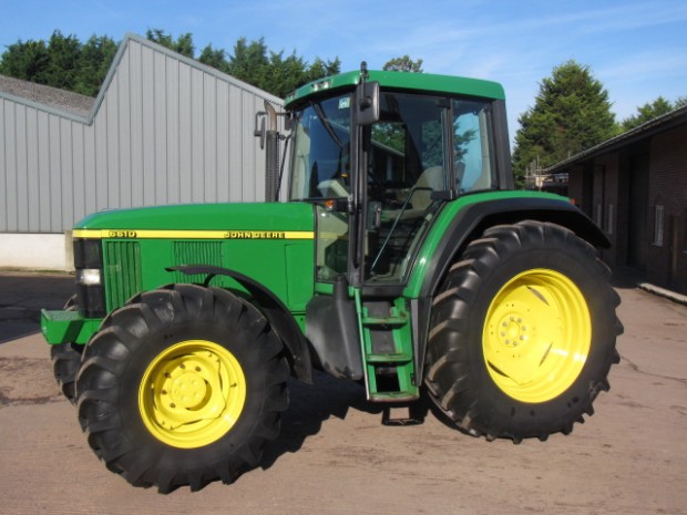 John Deere 6610