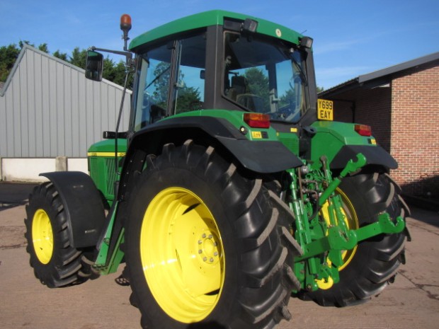 John Deere 6610