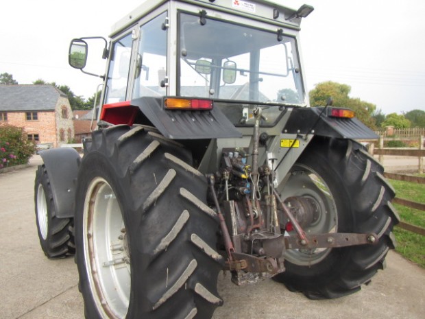 Massey Ferguson 375
