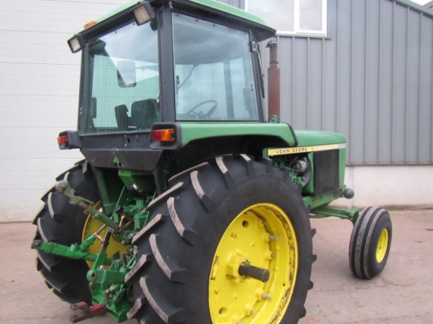 John Deere 4430