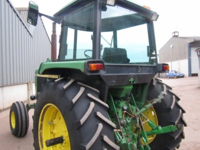 John Deere 4430