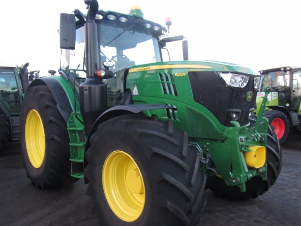 John Deere 6215R