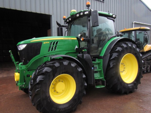 John Deere 6215R