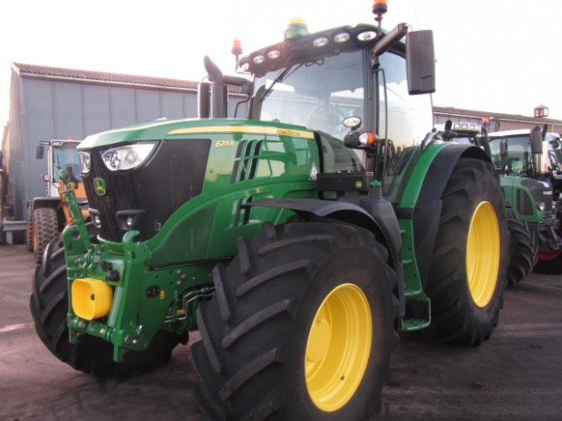 John Deere 6215R