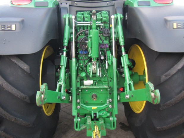 John Deere 6215R
