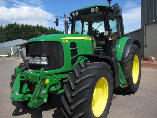 John Deere 6930