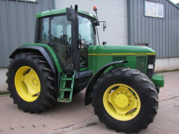 John Deere 6900