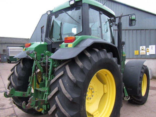 John Deere 6900