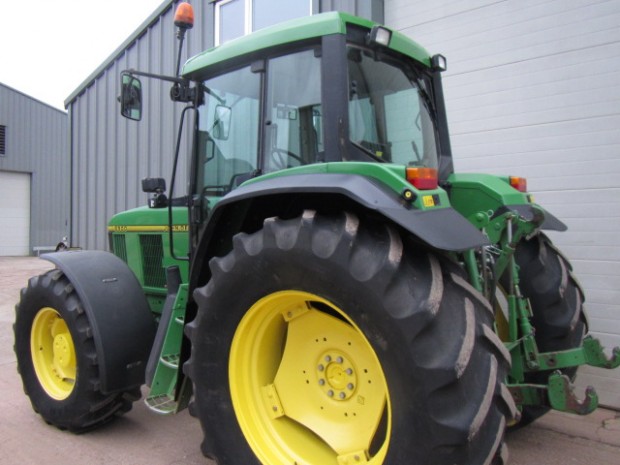 John Deere 6900