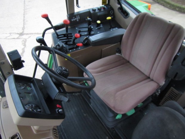 John Deere 6900