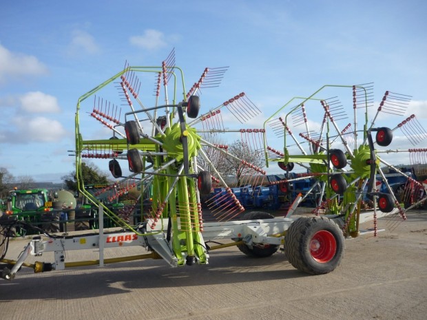 Claas Liner 3600 four rotor rake