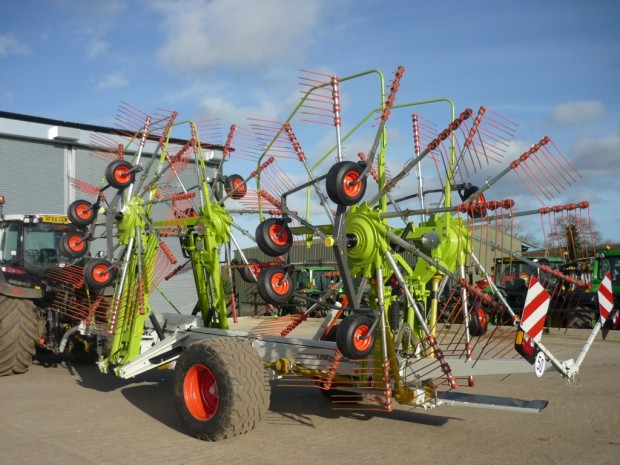 Claas Liner 3600 four rotor rake