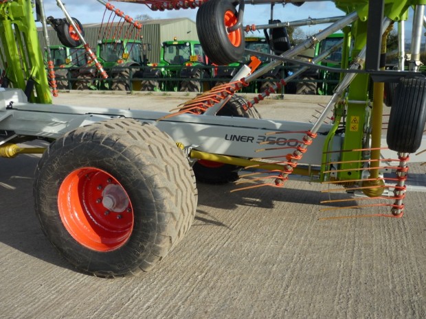 Claas Liner 3600 four rotor rake