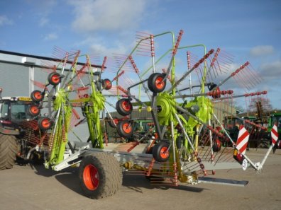 Claas Liner 3600 four rotor rake
