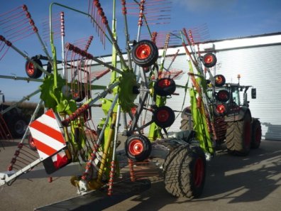 Claas Liner 3600 four rotor rake