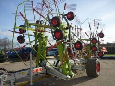 Claas Liner 3600 four rotor rake